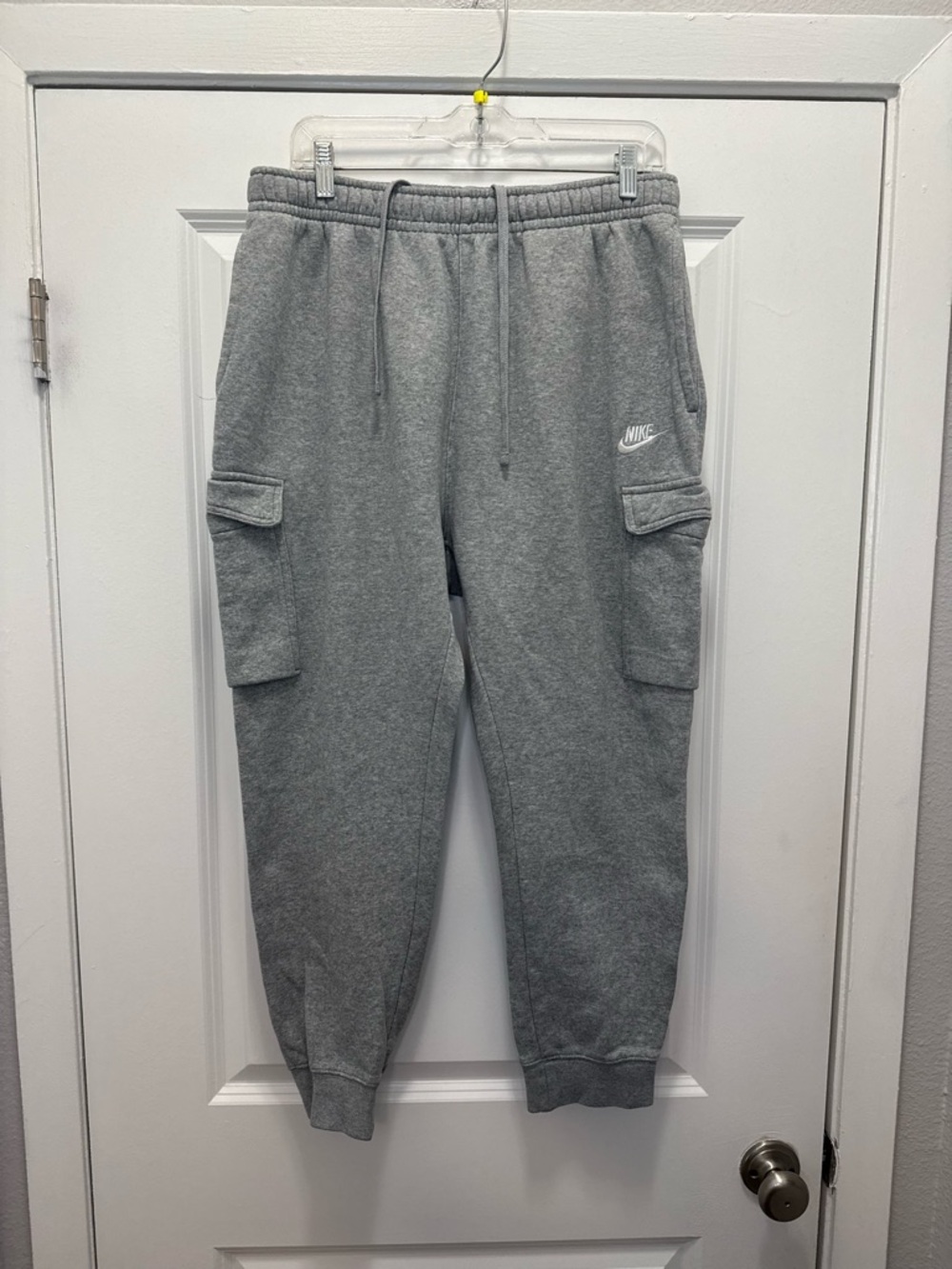 Nike Sportswear Club Fleece Cargo Tapered Gray Pants